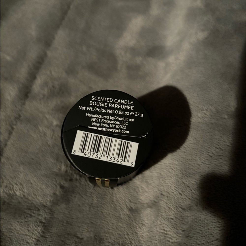 NEST Fragrances Grapefruit Candle - Black and Gold - Picture 3 of 3